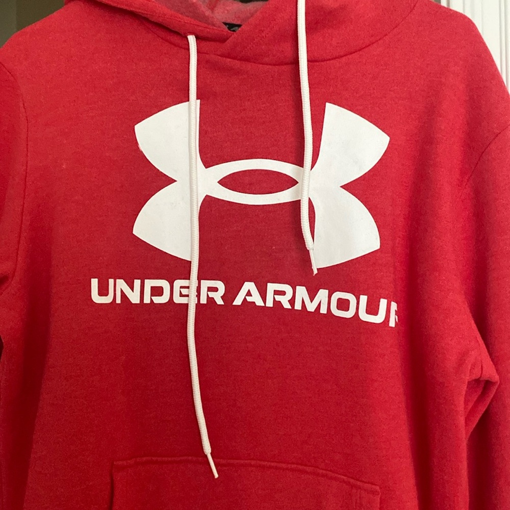Mens under Armour hoodie sizes medium.